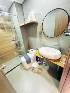 502MSNK Luxe Studio with River View & Balcony & Kitchen