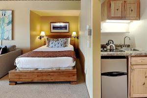 Timberline Condominiums Studio Deluxe Unit 216