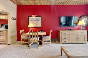 Timberline Condominiums Studio Deluxe Unit 216