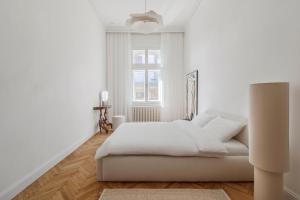 Adorján Apartments - The Grand Salon