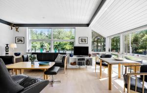 2 Bedroom Beautiful Home In Jerup