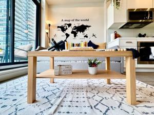 Elegant, Comfy & Sophisticated MetroLux Downtown Suite