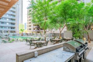 Homey 1BD - Central Downtown - Gym, Pool, Parking