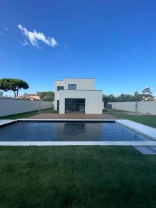 Villa du Soleil Spacious villa with private pool near Cap dAgde beaches