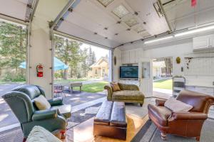 Walk to Happys Inn Studio with Outdoor Space!