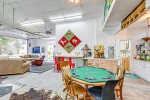 Walk to Happys Inn Studio with Outdoor Space!