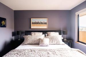 Choice Condo - Walk to Gondola - Sleeps 7!