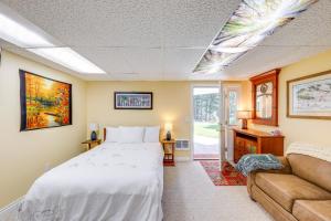 Studio with Shared Hot Tub Walk to Happys Inn