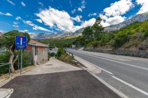 Apartments by the sea Podgora, Makarska - 12326 
