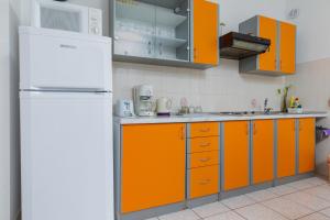 Apartments by the sea Podgora, Makarska - 12326