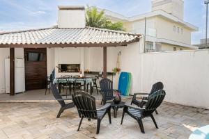 Casa Jurere Internacional com 6 quartos e piscina, churrasqueira , 300m do mar