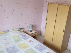 Maisons de vacances Gite paisible en campagne proche nature - FR-1-583-408 : photos des chambres
