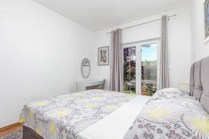 Apartments with parking space Trogir - 24167