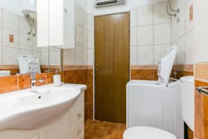 Apartments with parking space Trogir - 24167