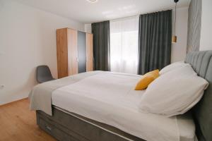 Apartments and rooms with parking space Korenica, Plitvice - 24421