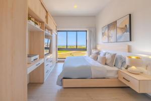 New! Luxury PH with Pool Golf & Ocean Views