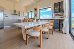 New! Luxury PH with Pool Golf & Ocean Views