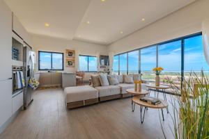 New! Luxury PH with Pool Golf & Ocean Views