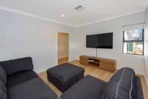 5 O Clock Somewhere - Beachside Retreat