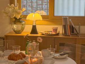 Konkuk University Station 2 Minute Walk Soft Rest in the City Near Seongsu