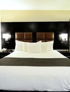 King Room - Non-Smoking room in Days Inn by Wyndham Downey