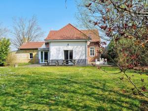 Maisons de vacances Gite au calme a Esquelbecq avec jardin clos et equipements modernes, ideal en famille ou entre amis - FR-1-510-48 : photos des chambres