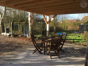 Maisons de vacances Chalet calme avec jardin, terrasse et baignoire balneo - Draps inclus, menage fin sejour en option - FR-1-510-121 : photos des chambres