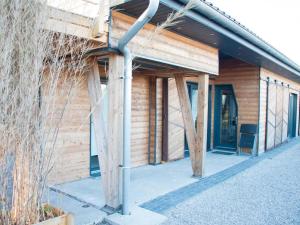 Maisons de vacances Chalet calme avec jardin, terrasse et baignoire balneo - Draps inclus, menage fin sejour en option - FR-1-510-121 : photos des chambres