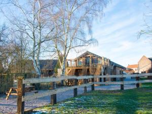 Maisons de vacances Chalet calme avec jardin, terrasse et baignoire balneo - Draps inclus, menage fin sejour en option - FR-1-510-121 : photos des chambres