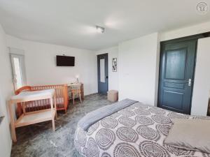 Maisons de vacances Gite de Charme Isole, Ferme Authentique, 4 Chb, Jardin, Randonnees, Val Joly a Proximite - FR-1-510-204 : photos des chambres