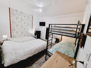 Maisons de vacances Gite de Charme Isole, Ferme Authentique, 4 Chb, Jardin, Randonnees, Val Joly a Proximite - FR-1-510-204 : photos des chambres