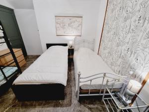 Maisons de vacances Gite de Charme Isole, Ferme Authentique, 4 Chb, Jardin, Randonnees, Val Joly a Proximite - FR-1-510-204 : photos des chambres
