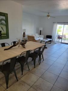 Bimini 2BR-2BA Ocean View Near Infinity Pool & Beach