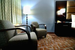 Suite with One King Bed and Two Double Beds - Non-Smoking room in Days Inn by Wyndham Downey