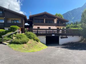 Appartement moderne avec terrasse et jardin privatif à Chamonix - Parking inclus - FR-1-343-267