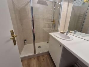 Appartements Appartement cosy avec terrasse pres de la mer, 4 pers, parking - FR-1-672-41 : photos des chambres