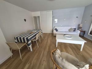 Appartements Appartement cosy avec terrasse pres de la mer, 4 pers, parking - FR-1-672-41 : photos des chambres