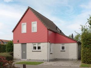 Cozy Zeeland Retreat with a Sauna - 4-star hotels in Wemeldinge