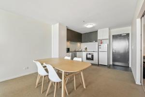 Kangaroo Point 2-Bed Flat with Gym & Pool