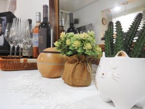 Quarto em apartamento 80 m da praia central