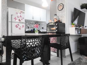 Quarto em apartamento 80 m da praia central