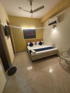 Hotel Star Near railway station