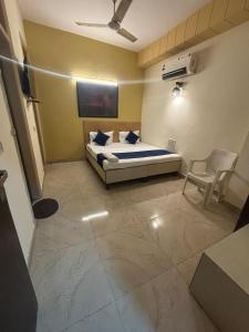 Hotel Star Near railway station