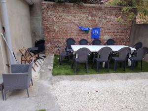 B&B / Chambres d'hotes Locatif gare Lille Europe Souvenir : Chambre Double Deluxe (2 Adultes + 1 Enfant)