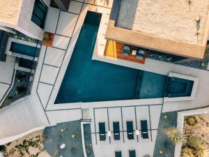 Gatsby by Fieldtrip 5 Bd Modern Luxury with Infinity Pool Game Room