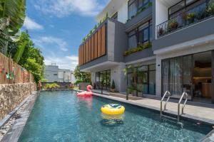 Sora Villa, Huge Swimming Pool, Private Sauna & Elevator Access