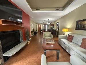 Solara 2BR Retreat - Pool - Hot Tub & Resort Perks-113
