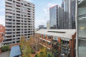 Batman Hideout - Modern Parkside Escape with Gym