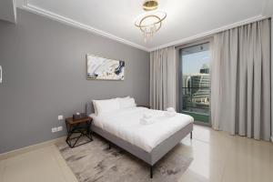 Stunning 1 Bedroom at Boulevard Point with Infinity Pool connected to Dubai Mall by Luxury Space