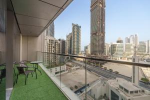 Stunning 1 Bedroom at Boulevard Point with Infinity Pool connected to Dubai Mall by Luxury Space